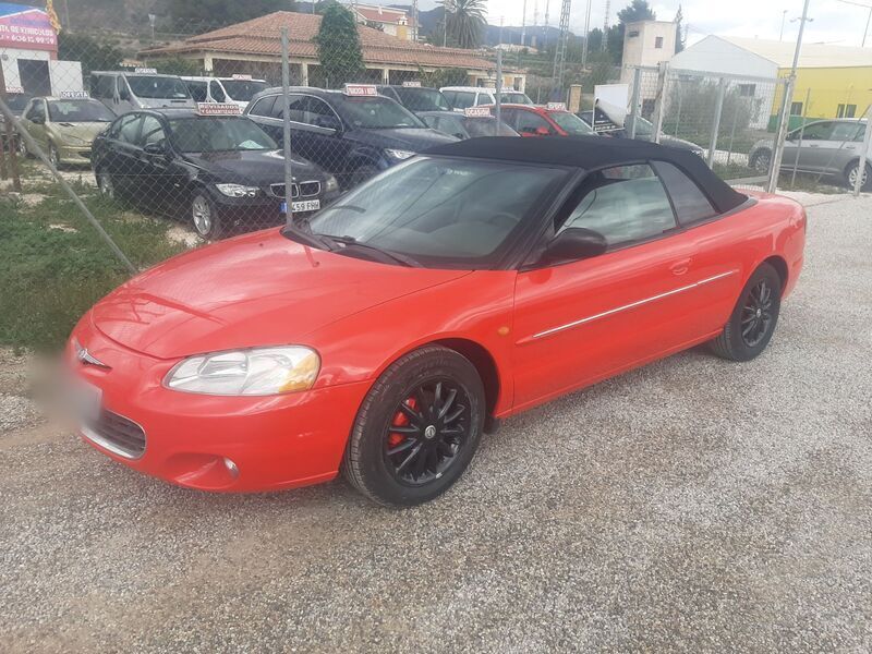 Usado Chrysler Sebring 140 CV (102 kW) 2003 Rojo Berlina