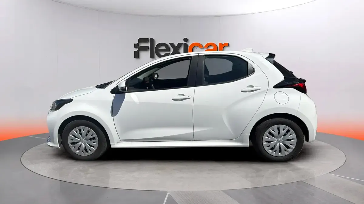 Usado Toyota Yaris Hybrid Active 116 CV (85 kW) 2026 Blanco Berlina