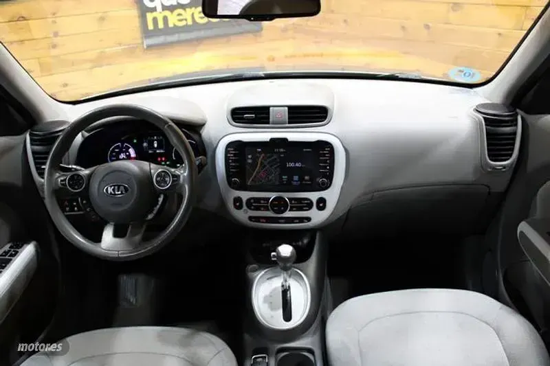 Usado Kia Soul EV 80 kW (110 CV) 2017 Gris SUV