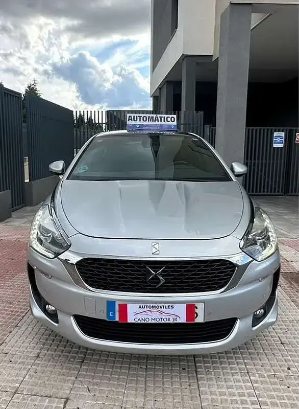 Usado DS Automobiles DS5 Style 120 CV (88 kW) 2016 Gris Utilitario