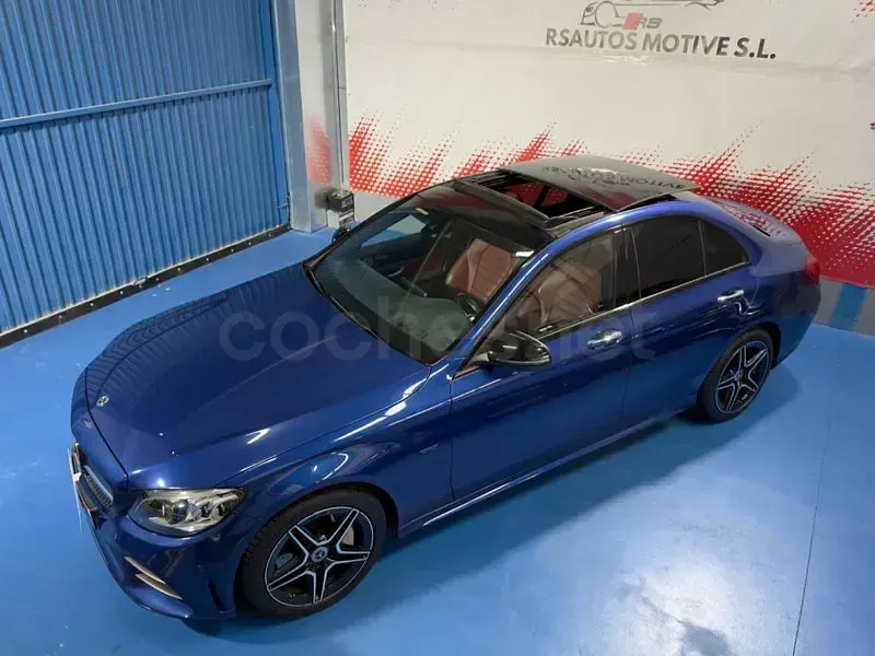 Usado Mercedes C300e 320 CV (235 kW) 2021 Azul Berlina