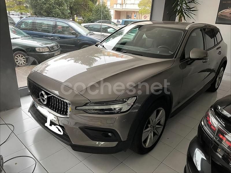 Beige Usado 2021 Volvo V60 CC Familiar | 23.900 € (Super precio) - Imagen 1/4