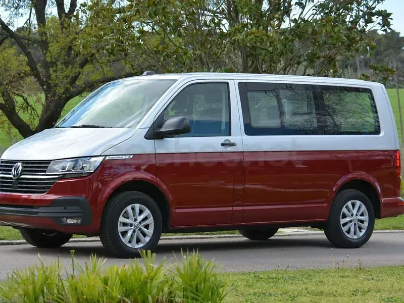 Usado VW Multivan 150 CV (110 kW) 2021 Rojo Monovolumen