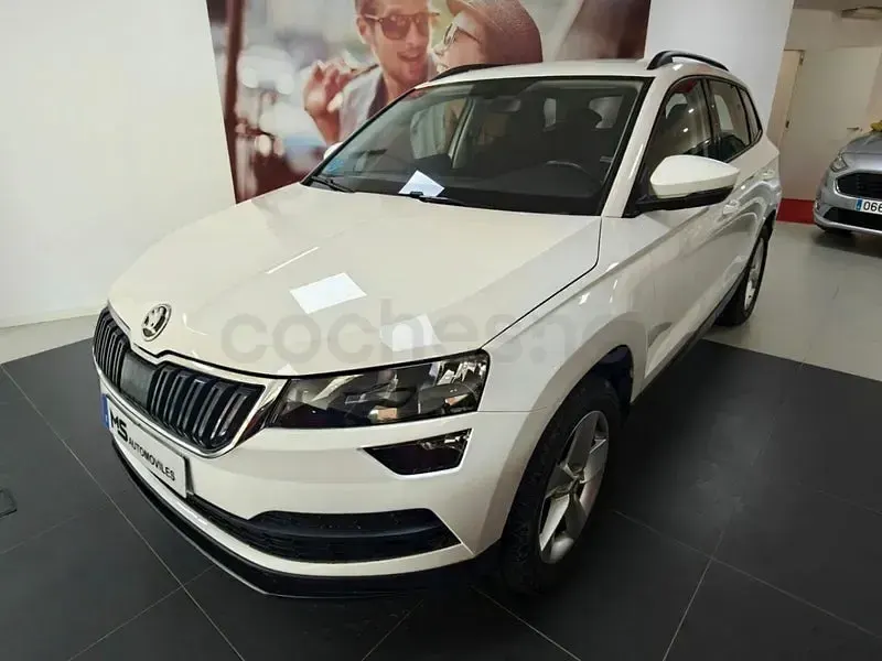 Usado Skoda Karoq Ambition 150 CV (110 kW) 2021 Blanco SUV