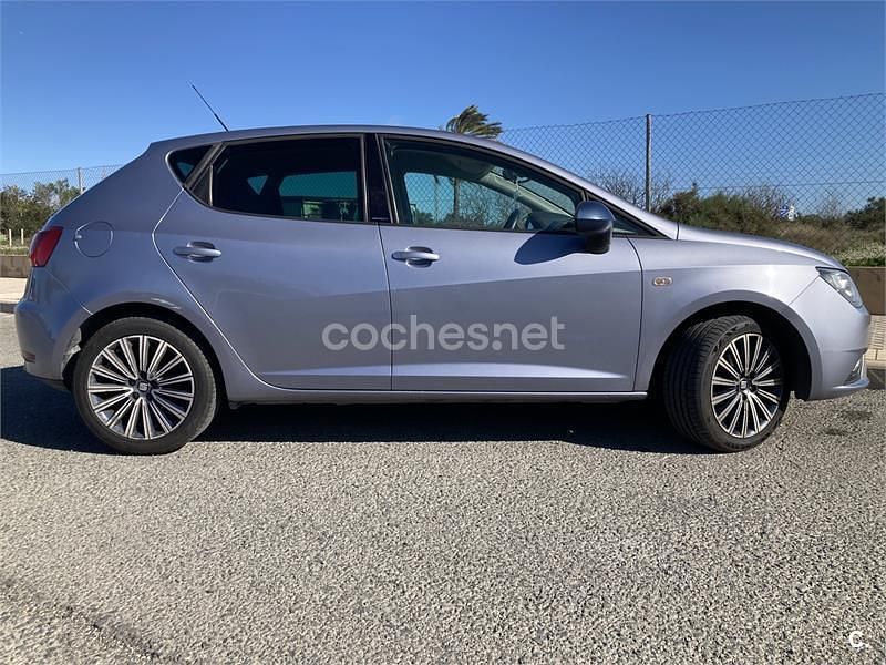 Usado Seat Ibiza CONNECT 110 CV (80 kW) 2016 Gris / plata Berlina