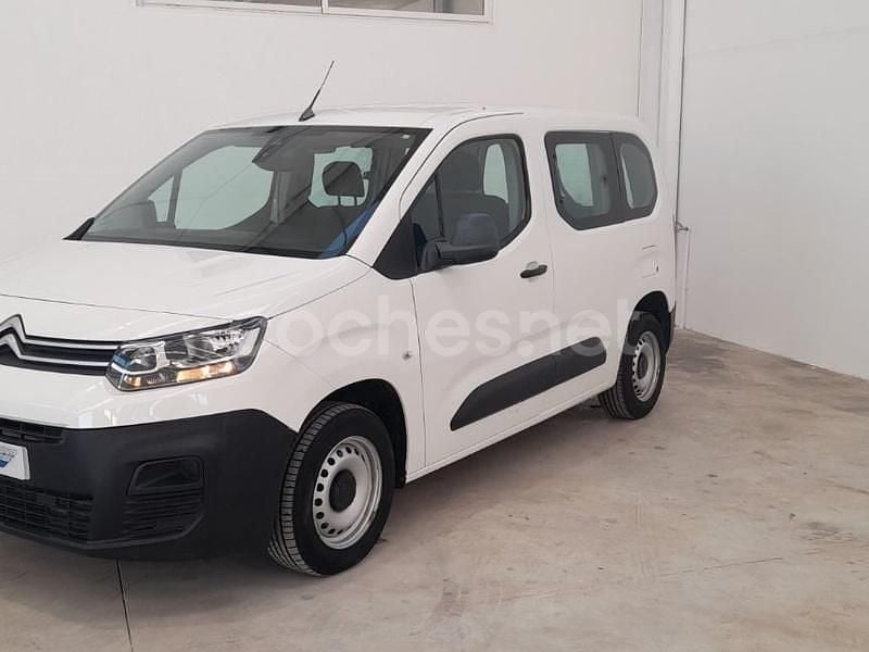 Usado Citroën Berlingo Feel 102 CV (75 kW) 2021 Blanco Monovolumen