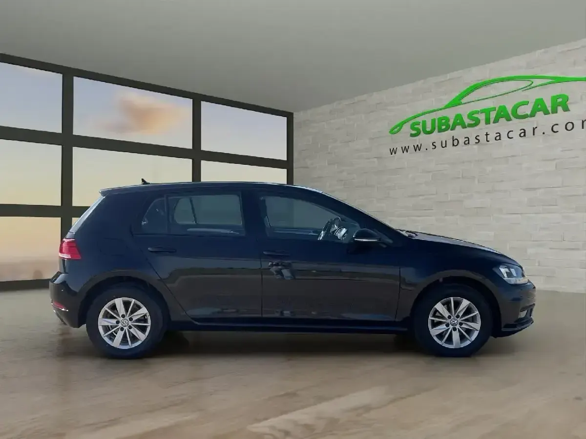 Usado VW Golf VII 116 CV (85 kW) 2019 Negro Utilitario