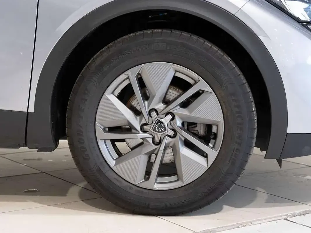 Usado Peugeot 408 Allure 131 CV (96 kW) 2023 Gris SUV