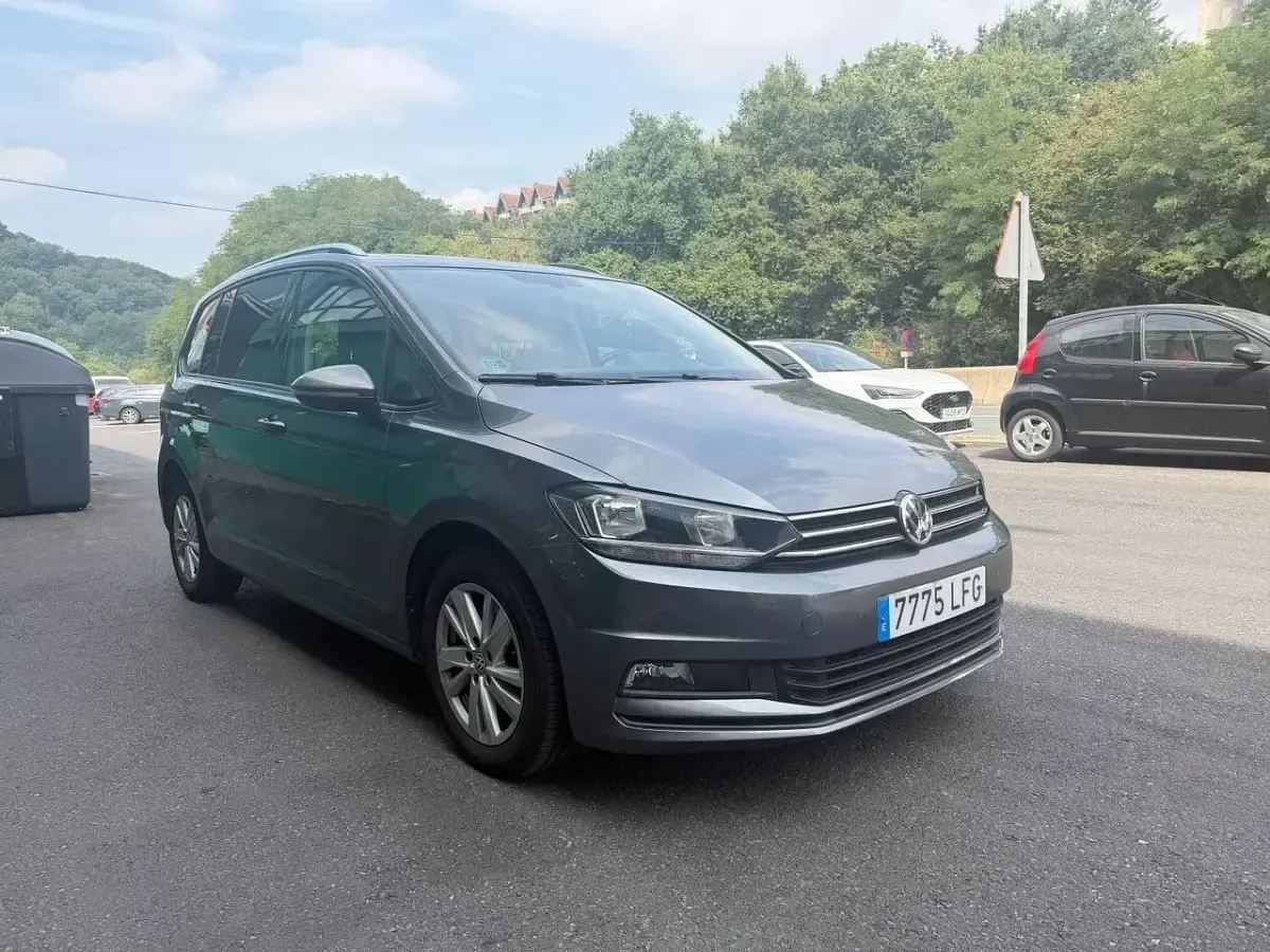 Usado VW Touran Advance 150 CV (110 kW) 2020 Gris Monovolumen
