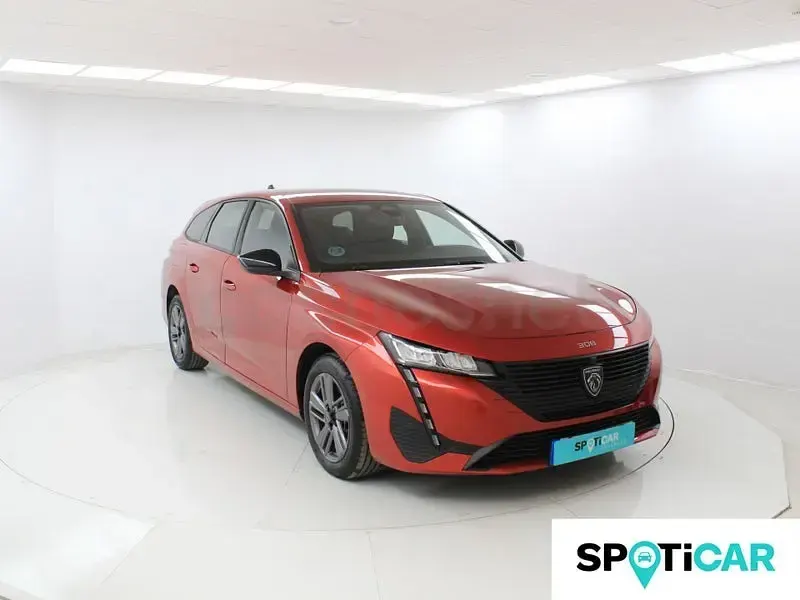 Usado Peugeot 308 130 CV (95 kW) 2023 Rojo Familiar