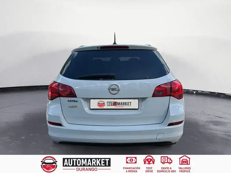 Usado Opel Astra Expression 115 CV (84 kW) 2011 Blanco Berlina