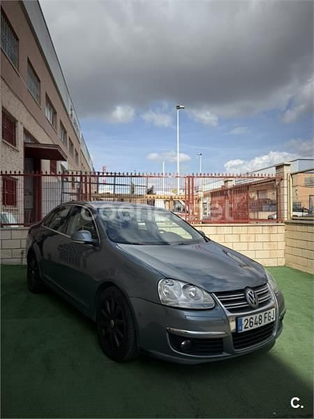 Verde Usado 2005 VW Jetta Trendline Berlina | 3500 € (Precio justo) - Imagen 1/3