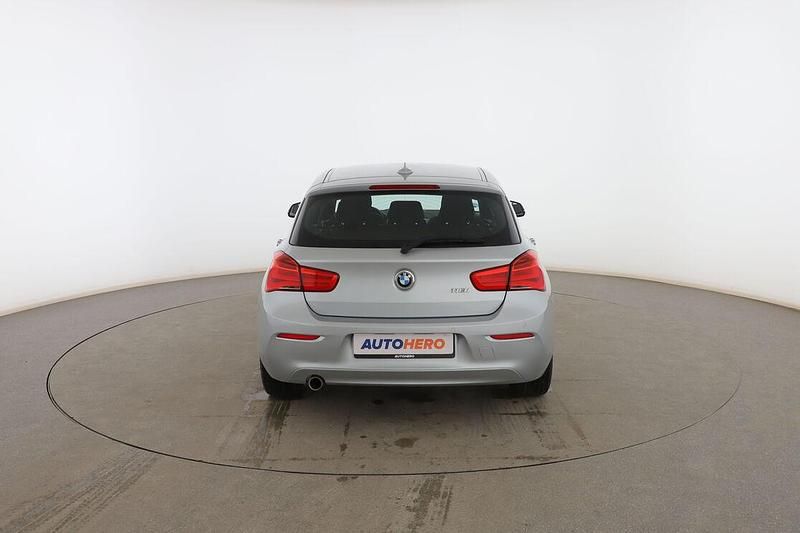 Usado BMW 118 Sport Line 135 CV (99 kW) 2019 Gris Utilitario