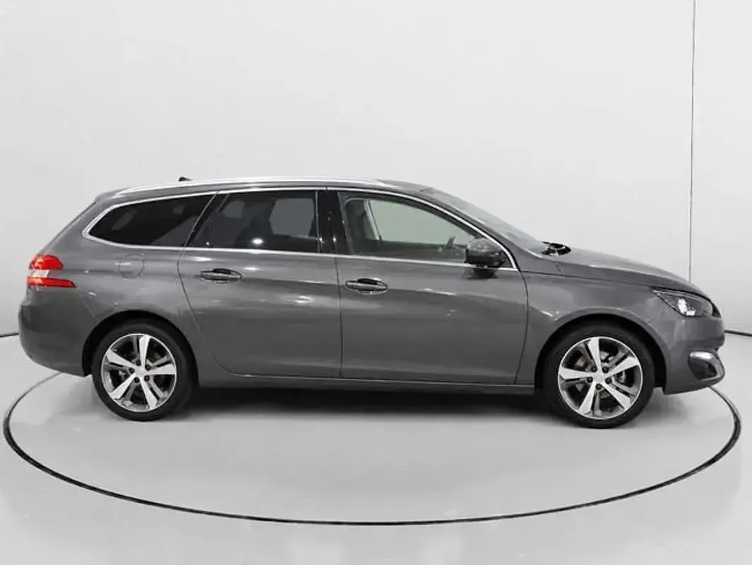Usado Peugeot 308 Allure 131 CV (96 kW) 2017 Gris Utilitario
