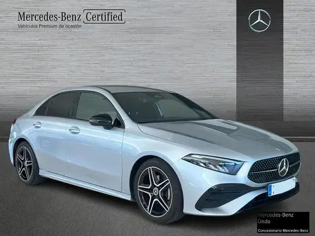 Usado Mercedes A180 136 CV (100 kW) 2025 Plata hightech