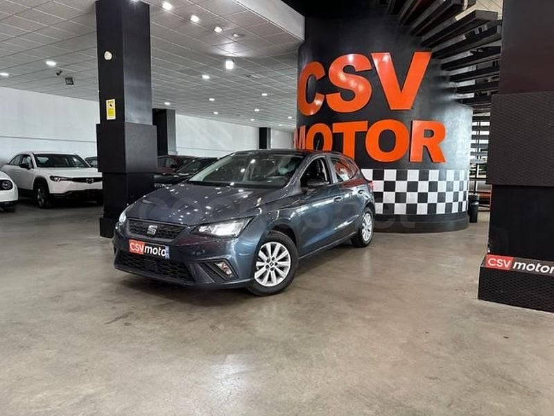 Usado Seat Ibiza Style 95 CV (69 kW) 2022 Gris / plata Berlina