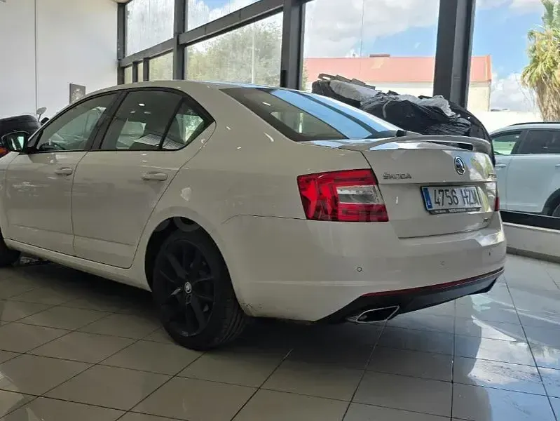 Usado Skoda Octavia RS 184 CV (135 kW) 2018 Blanco Berlina