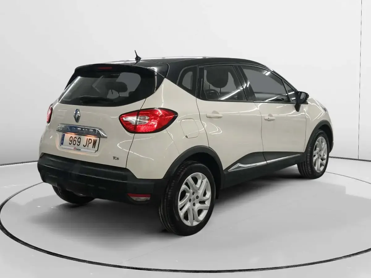 Usado Renault Captur Zen 90 CV (66 kW) 2016 Beige SUV