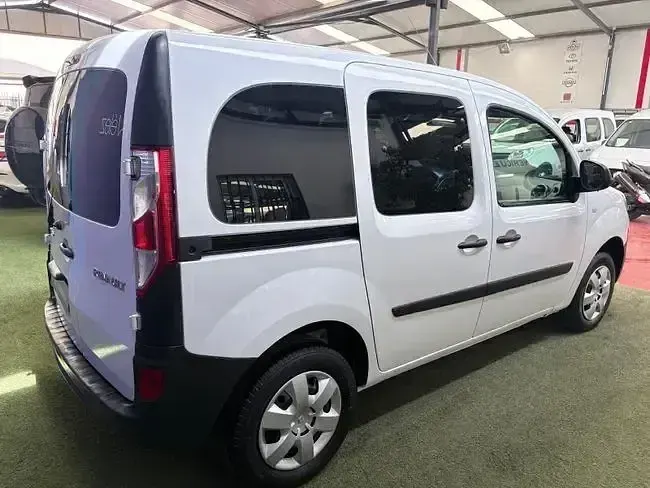 Usado Renault Kangoo 90 CV (66 kW) 2018 Blanco Monovolumen