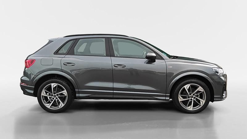 Usado Audi Q3 150 CV (110 kW) 2024 Gris / plata SUV