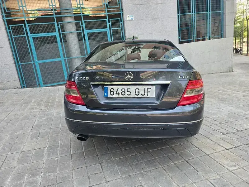 Käytetty Mercedes C220 Avantgarde 170 HP (125 kW) 2008 Harmaa Sedan