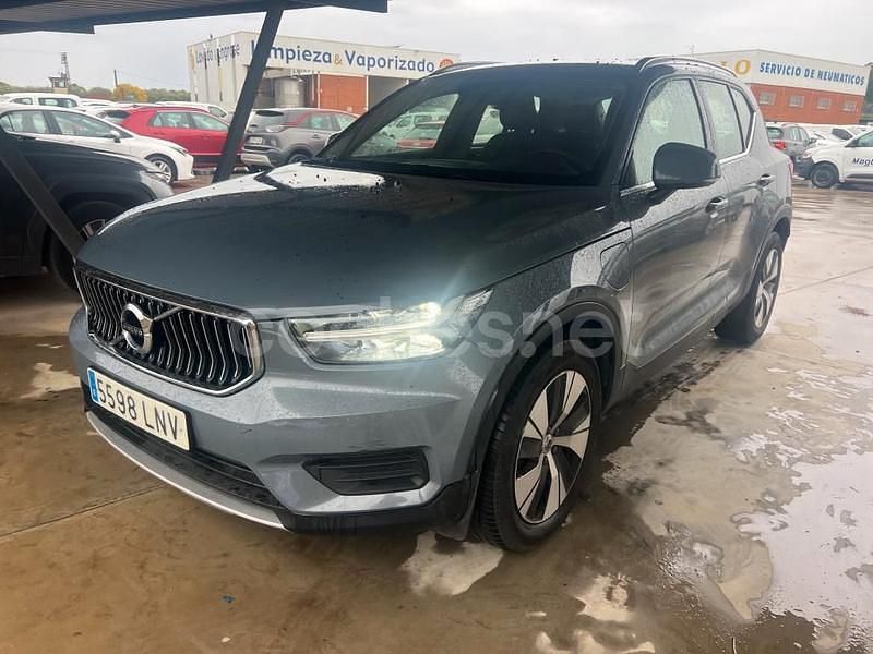 Gris / plata Usado 2021 Volvo XC40 Inscription SUV | 23.999 € (Precio justo) - Imagen 1/4