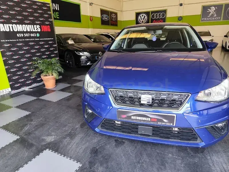 Usado Seat Ibiza Style 95 CV (69 kW) 2018 Azul Utilitario