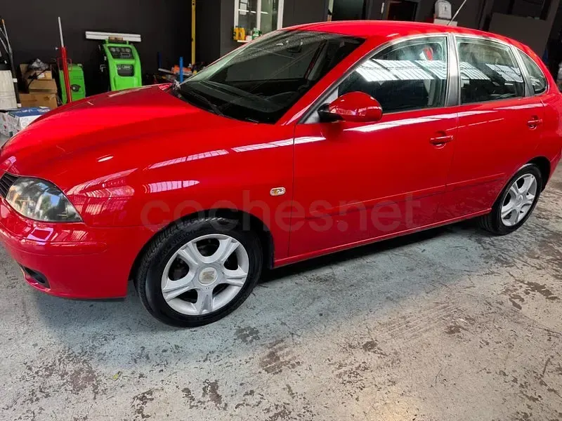 Usado Seat Ibiza Sport 100 CV (73 kW) 2005 Rojo Utilitario