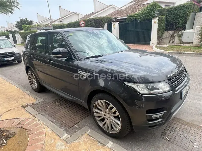 Usado Land Rover Range Rover SE 258 CV (189 kW) 2014 Gris / plata SUV