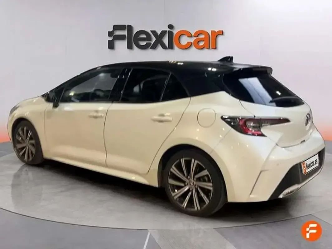 Usado Toyota Corolla Advance 179 CV (131 kW) 2021 Blanco Berlina