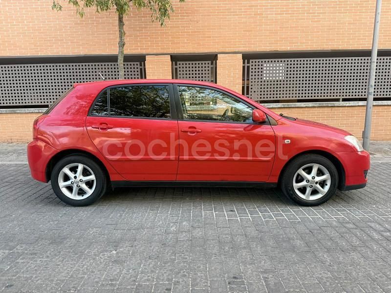 Usado Toyota Corolla Terra 110 CV (80 kW) 2004 Rojo Berlina