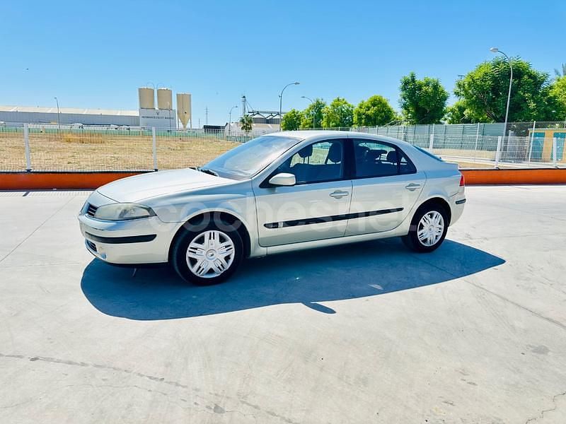 Beige Usado 2006 Renault Laguna II Authentique Berlina | 2499 € (Precio justo) - Imagen 1/4