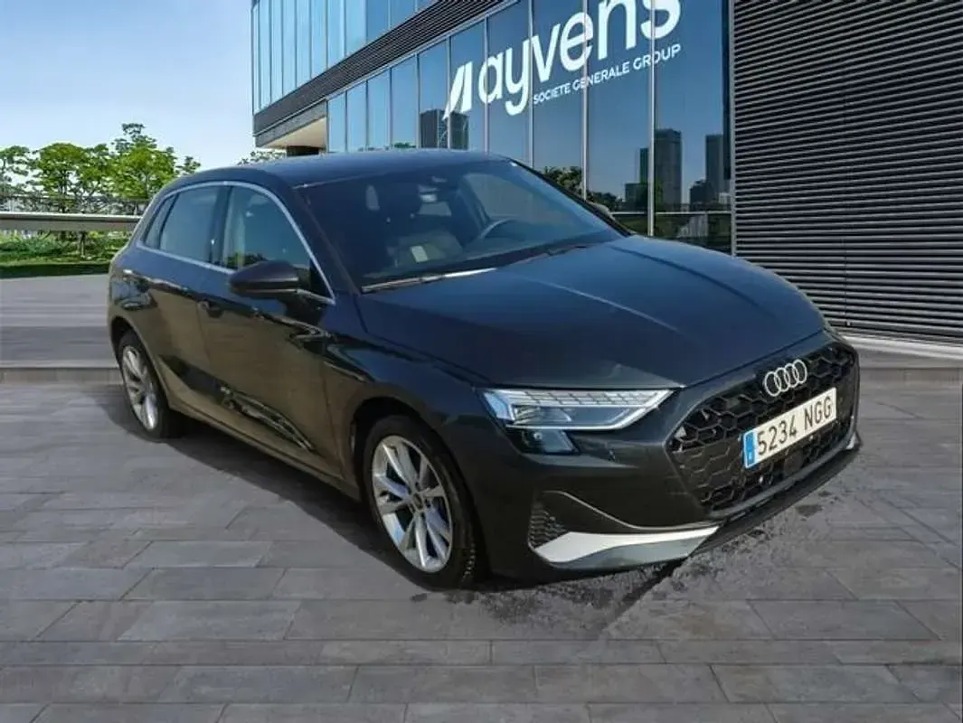 Usado Audi A3 Sportback Advanced Plus 116 CV (85 kW) 2025 Gris Utilitario