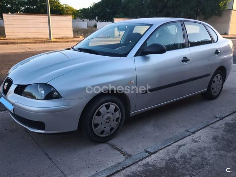Usado Seat Cordoba 75 CV (55 kW) 2004 Gris / plata Berlina