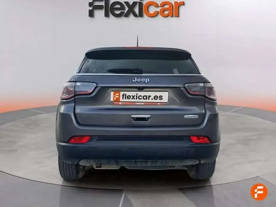 Usado Jeep Compass Limited 120 CV (88 kW) 2019 Gris SUV