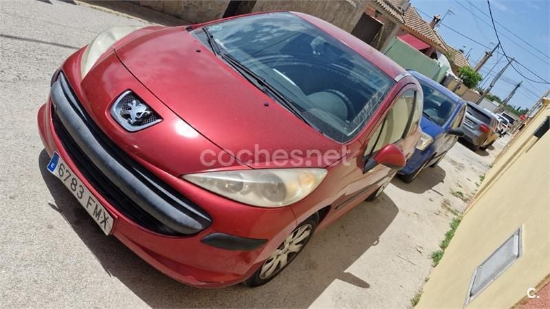 Rojo Usado 2007 Peugeot 207 Berlina | 3000 € (Buen precio) - Imagen 1/4