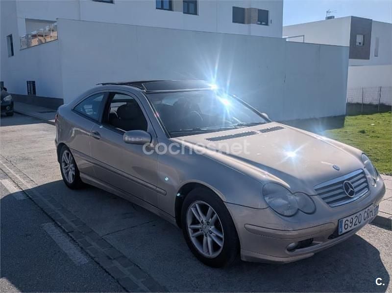 Usado Mercedes C230 197 CV (144 kW) 2001 Beige Berlina