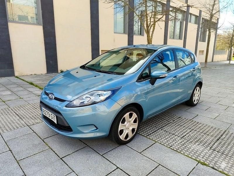 Usado Ford Fiesta Trend 68 CV (50 kW) 2010 Azul Utilitario