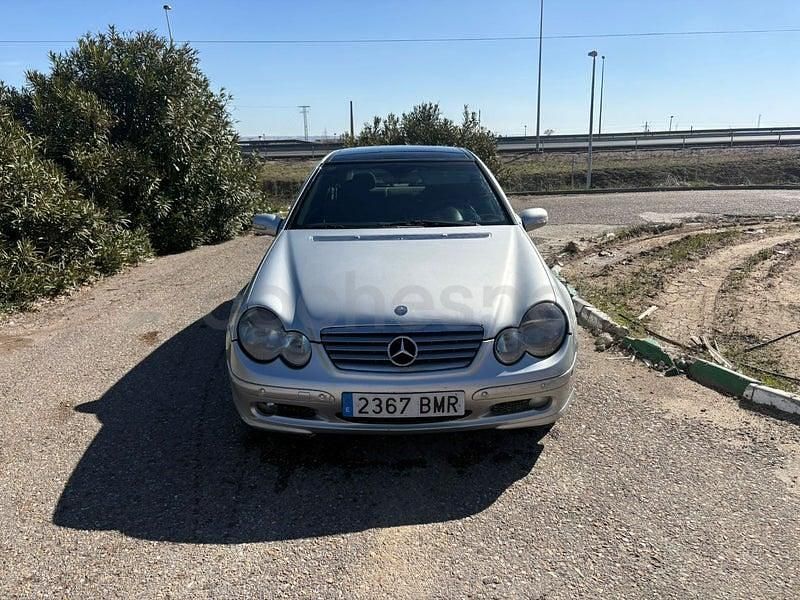Usado Mercedes C220 143 CV (105 kW) 2001 Gris / plata Berlina