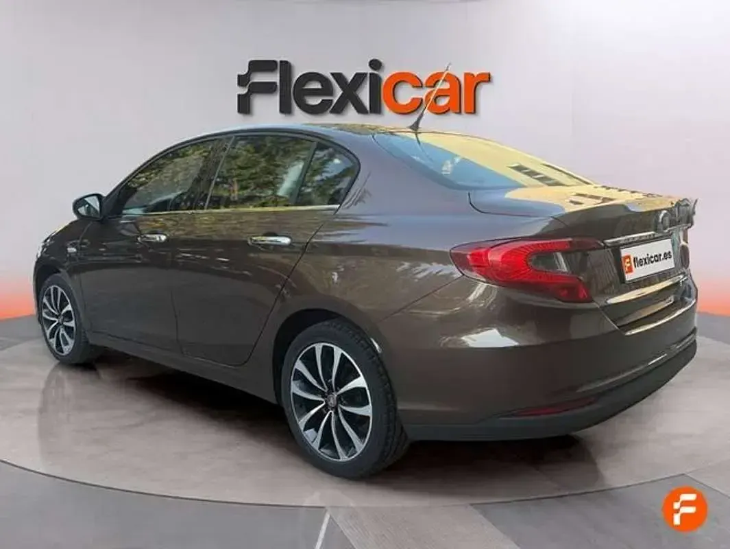 Usado Fiat Tipo Easy 95 CV (69 kW) 2016 Marrón Berlina
