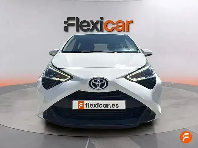 Usado Toyota Aygo X-play 72 CV (52 kW) 2019 Blanco Utilitario