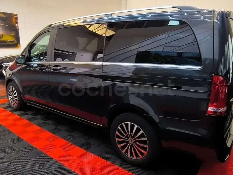 Usado Mercedes V250 Avantgarde 190 CV (139 kW) 2022 Gris / plata Monovolumen
