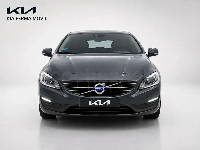 Usado Volvo V60 Momentum 150 CV (110 kW) 2016 Azul Familiar