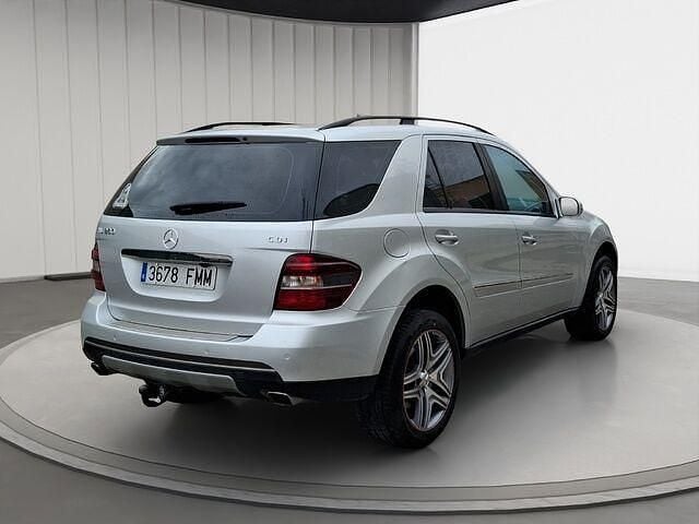 Usado Mercedes ML280 190 CV (139 kW) 2005 Gris / plata SUV