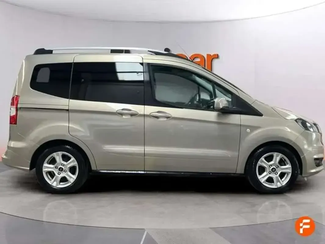 Begagnad Ford Tourneo Courier Ambiente 102 HK (75 kW) 2018 Grå Minibuss