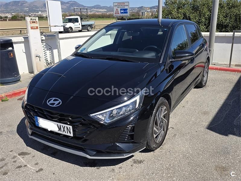 Usado Hyundai i20 100 CV (73 kW) 2024 Negro Utilitario