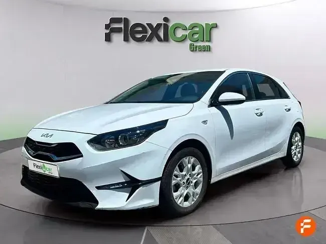 Usado Kia Ceed 136 CV (100 kW) 2023 Blanco Utilitario