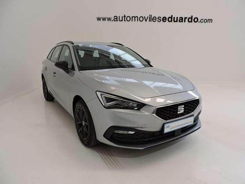 Usado Seat Leon Business 150 CV (110 kW) 2022 Plateado Familiar