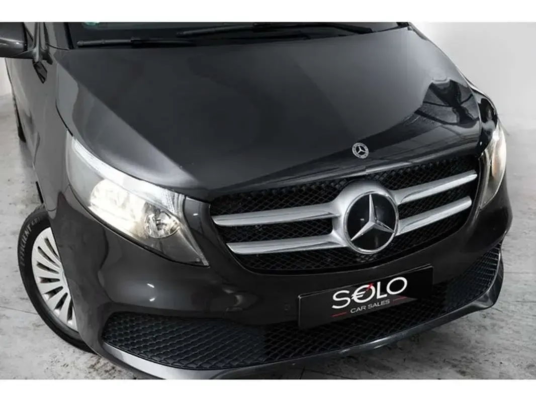 Usado Mercedes V220 163 CV (119 kW) 2022 Gris / plata Monovolumen