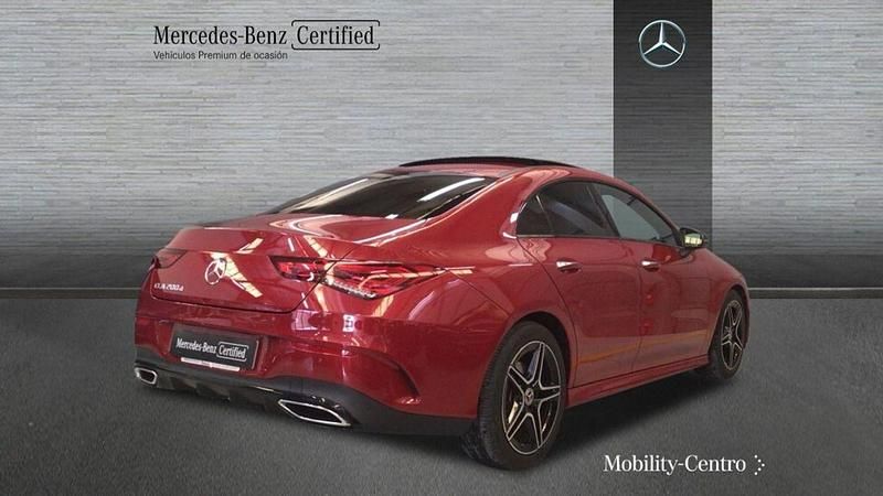 Usado Mercedes CLA200 149 CV (109 kW) 2024 Rojo Utilitario